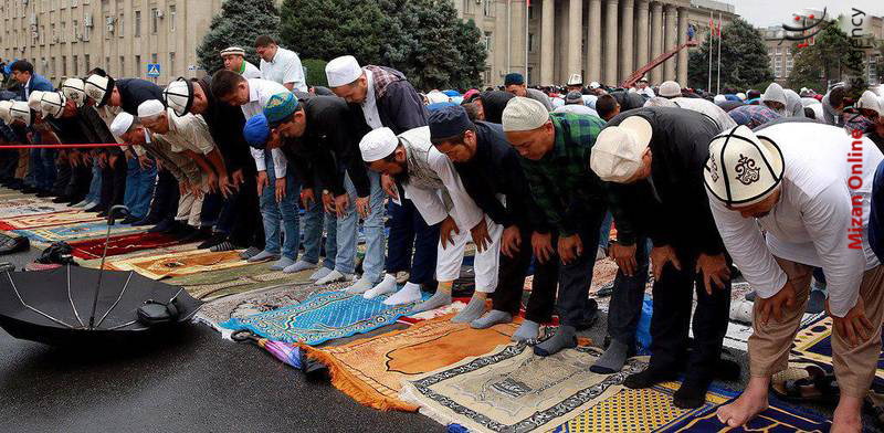 نماز عید قربان در پایتخت قرقیزستان اقامه نماز عید قربان در پایتخت قرقیزستان +عکس