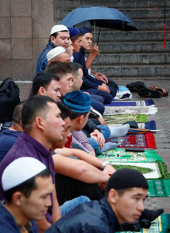 اقامه نماز عید قربان در پایتخت قرقیزستان اقامه نماز عید قربان در پایتخت قرقیزستان +عکس
