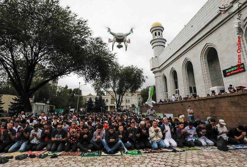 اقامه نماز عید قربان در پایتخت قرقیزستان اقامه نماز عید قربان در پایتخت قرقیزستان +عکس