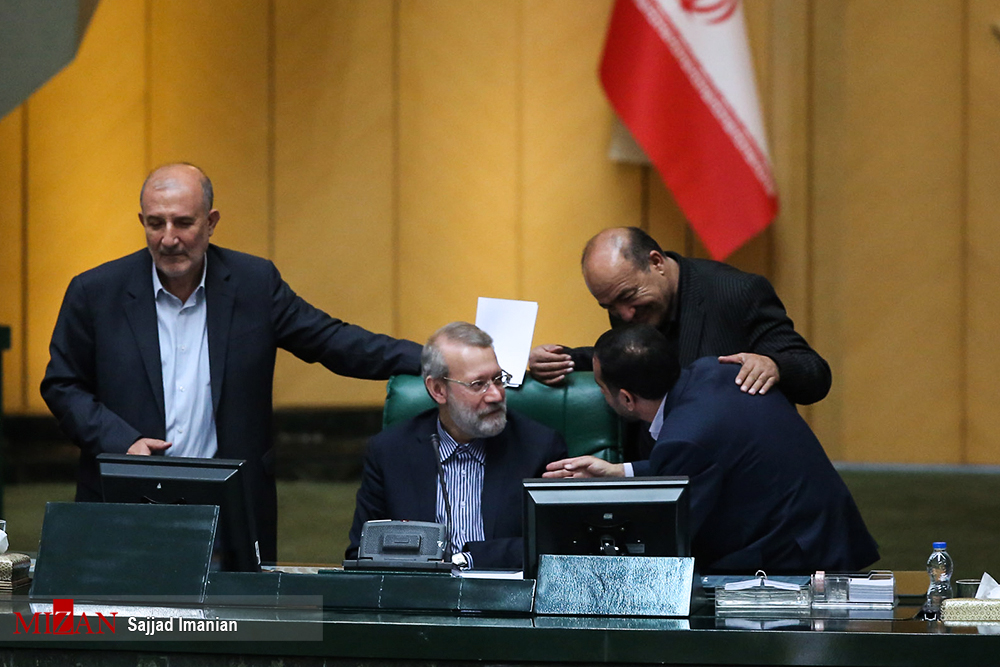 استیضاح وزیر اقتصاد/ روحانی حضور نیافت/ چه کسانی کرباسیان را همراهی می‌کنند؟