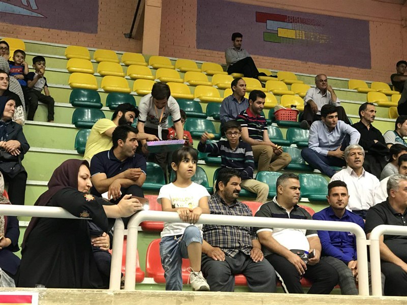 برگزاری مرحله گروهی رقابت‌های کشتی خردسالان کشور با حضور خانواده‌ها +عکس