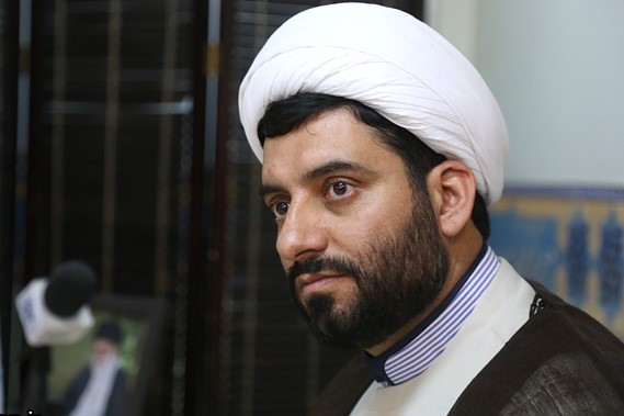 حجت الاسلام احد آزادی خواه باید جلوی فروش کتب ممنوعه در حاشیه خیابان انقلاب گرفته شود///////////////////////