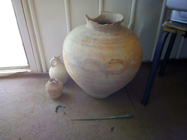 اهدای اشیای ۵ هزارساله به میراثفرهنگی کرمان اهدای اشیای ۵ هزارساله به میراثفرهنگی کرمان