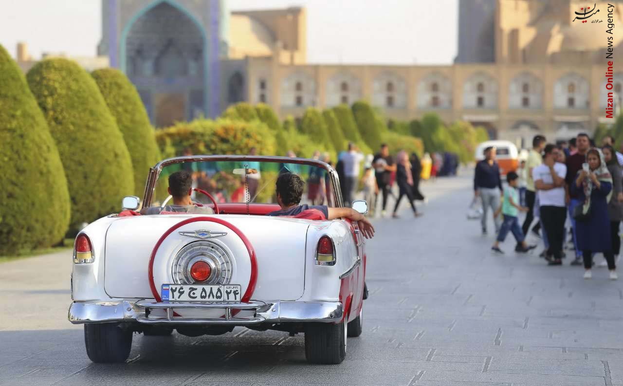 همایش خودروهای کلاسیک در میدان نقش جهان +عکس