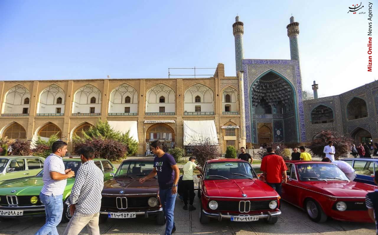 همایش خودروهای کلاسیک در میدان نقش جهان +عکس