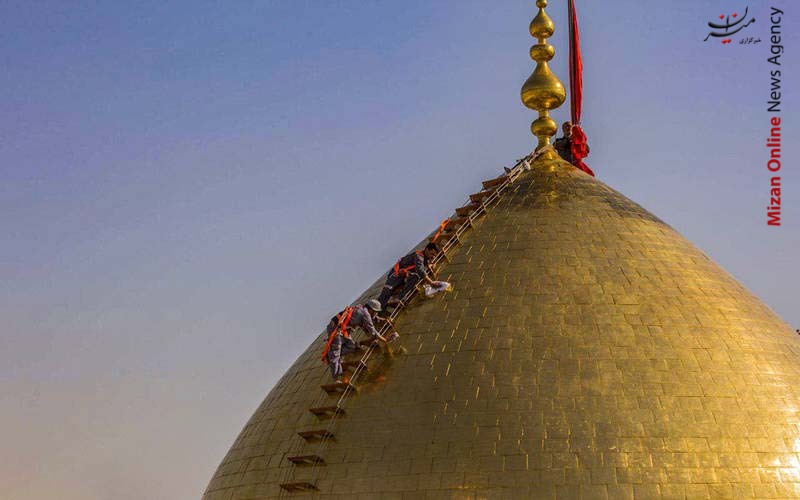 غبارروبی گنبد حرم مطهر امام حسین(ع) +عکس