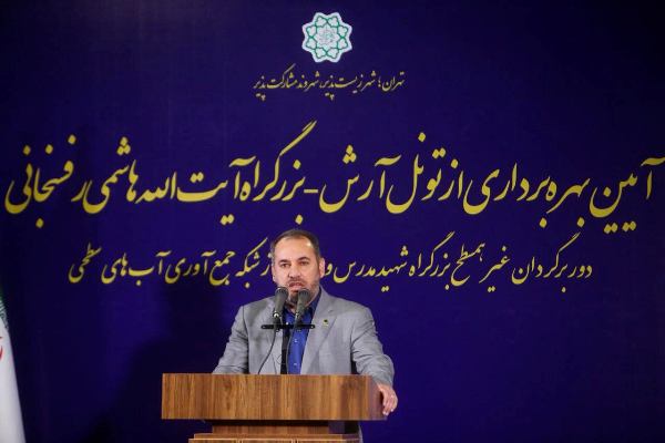 ماموریت قرارگاه کمک به دولت و شهرداری و خدمت به مردم است ماموریت قرارگاه کمک به دولت و شهرداری و خدمت به مردم است