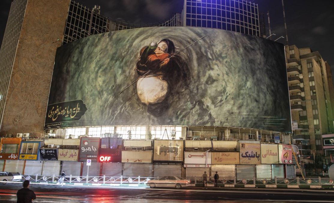 تصویر نقاشی استاد حسن روح الامین، روی دیوارنگاره میدان ولیعصر (عج)