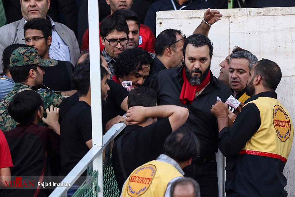 سکوت سنگین در ورزشگاه آزادی پس از گل الدحیل/ برانکو مشکیپوش شد + عکس سکوت سنگین در ورزشگاه آزادی پس از گل الدحیل/ برانکو مشکیپوش شد + عکس