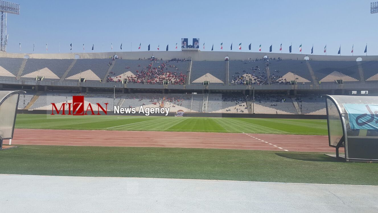 هواداران پرسپولیس بیشتر از استقلالیها هستند/ از بازار داغ کریخوانی تا استعمال قلیان در بیرون از ورزشگاه هواداران پرسپولیس بیشتر از استقلالیها هستند/ از بازار داغ کریخوانی تا استعمال قلیان در بیرون از ورزشگاه