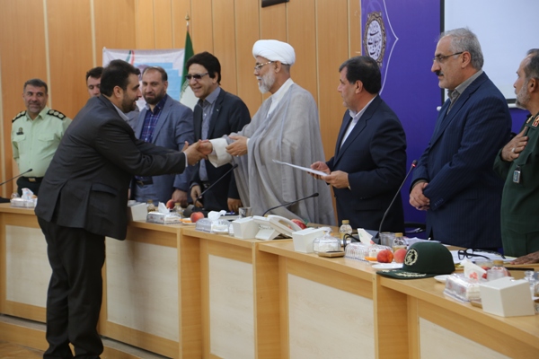 تجلیل استاندار کهگیلویه وبویراحمد از دادستان عمومی و انقلاب شهرستان دنا