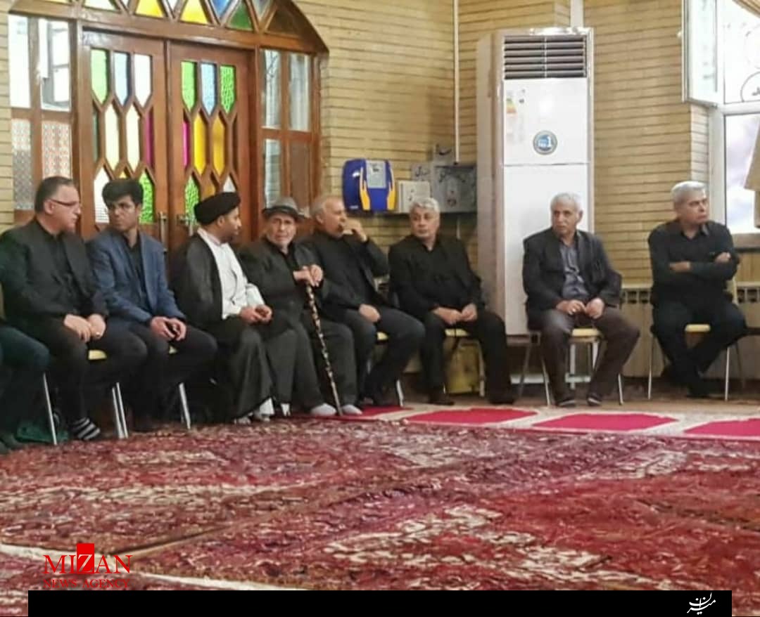 حضور زنوزی در مراسم ترحیم هوادار تراکتورسازی حضور زنوزی در مراسم ترحیم هوادار تراکتورسازی