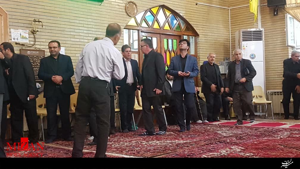 حضور زنوزی در مراسم ترحیم هوادار تراکتورسازی حضور زنوزی در مراسم ترحیم هوادار تراکتورسازی