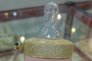 سیسمونی طلای مداح مشهور برای دخترش