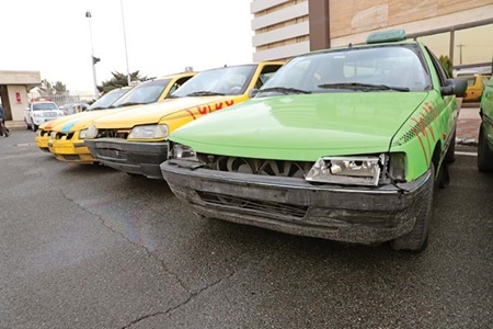 جمع آوری و انتقال خودرو‌های اسقاطی رهاشده به پارکینگ‌های عمومی از سطح شهر