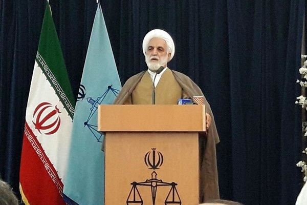 /// ///