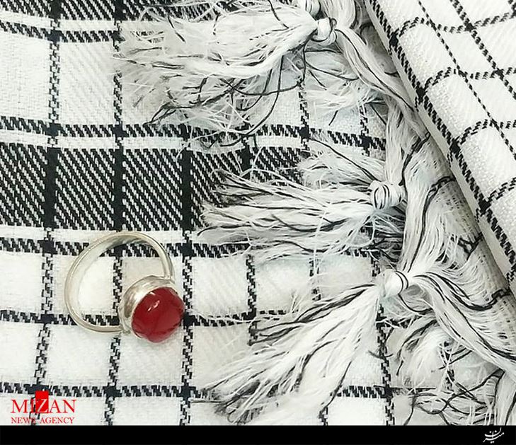 انگشتر و چفیه‌ای که نویسندگان از رهبرانقلاب به یادگار گرفتند +عکس