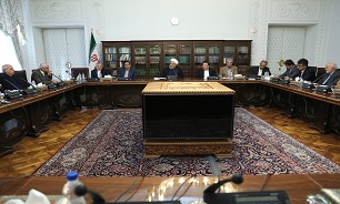 با برنامه ریزی های دقیقی که انجام شده، آمریکا در بلند مدت قادر نیست به سیاستهای ضدایرانی خود ادامه دهد/ به آینده بهتر ، بسیار امیدوارم/ باید امید در جامعه و سرمایه اجتماعی را بیش از پیش تقویت کنیم/ در کنار ابراز نگرانی های بحق ، برای رفع این نگرانی ها نیز راه حل و پیشنهادات عملیاتی ارائه شود/ دولت طرحهای گسترده ای برای مقابله با جنگ روانی و اقتصادی دشمنان و رفع مشکلات دارد/ در هیچ شرایطی و به رغم تحمل سختی ها، خلق پول و یا استقراض از بانک مرکزی نکردیم/ هیچ مشکلی در تامین کالاهای اساسی نخواهیم داشت