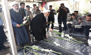 رئیس و مسئولان سازمان عقیدتی سیاسی ارتش با آرمان‌های امام راحل تجدید میثاق کردند