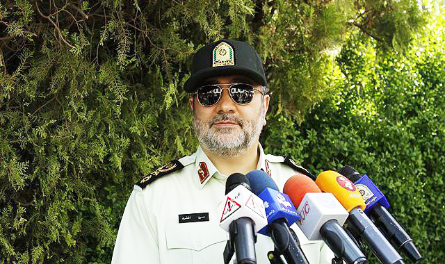کنترل مدارک زائران توسط تبلت‌های هوشمند پلیس/آغاز به کار دفتر کنسولی عراق در اداره گذرنامه ناجا برای تسریع در صدور ویزا از عصر امروز/