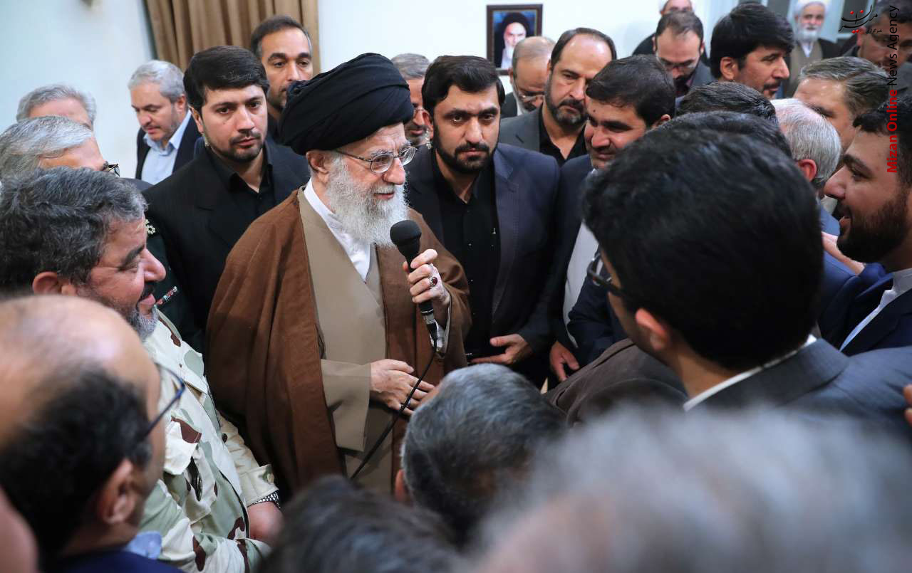 رهبر انقلاب روایتی تصویری از اتفاقات امروز/ تیراندازی مرگبار در کنیسه یهودیان در آمریکا/ کشف نخستین دندان انسان «نئاندرتال» در ایران/ مرز آمریکا مملو از نظامیان/ دیدار وزیر دادگستری افغانستان با معاون پارلمانی رئیس