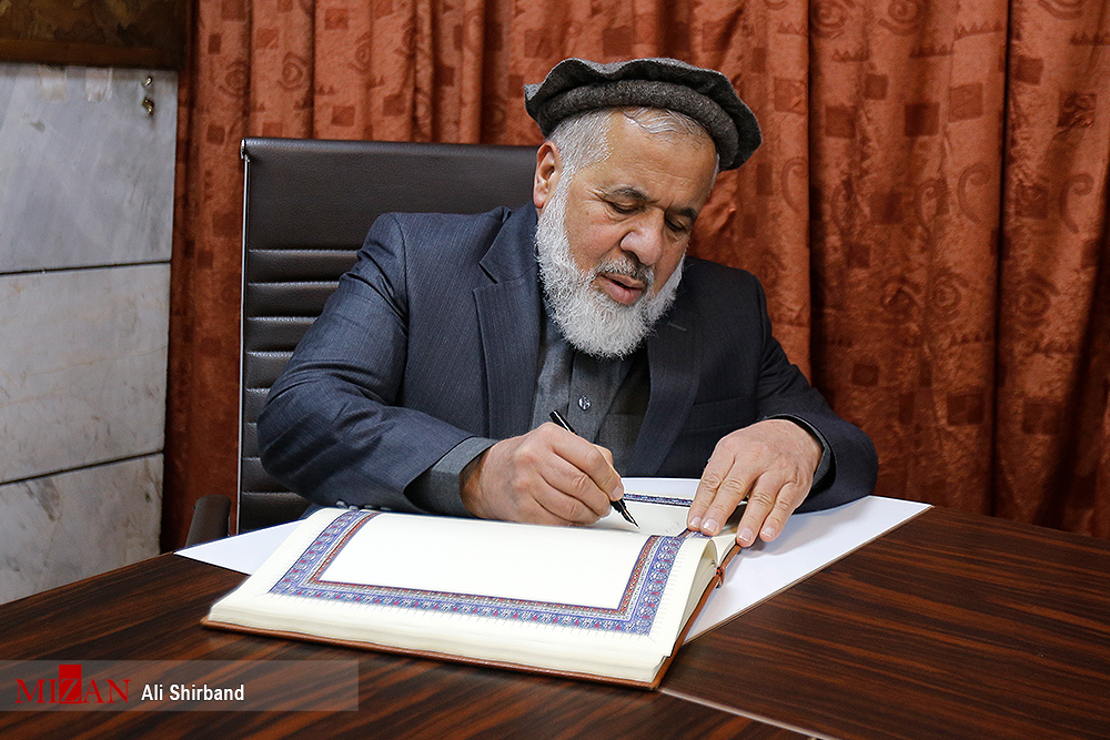 زبان تحسین هیئت افغانستانی از خدمات سازمان زندان‌ها برای اصلاح مددجویان / از استقبال میهمانان با انجام ورزش‎های باستانی تا اهدای هدایای دست‌ساز مددجویان به وزیر دادگستری افغانستان