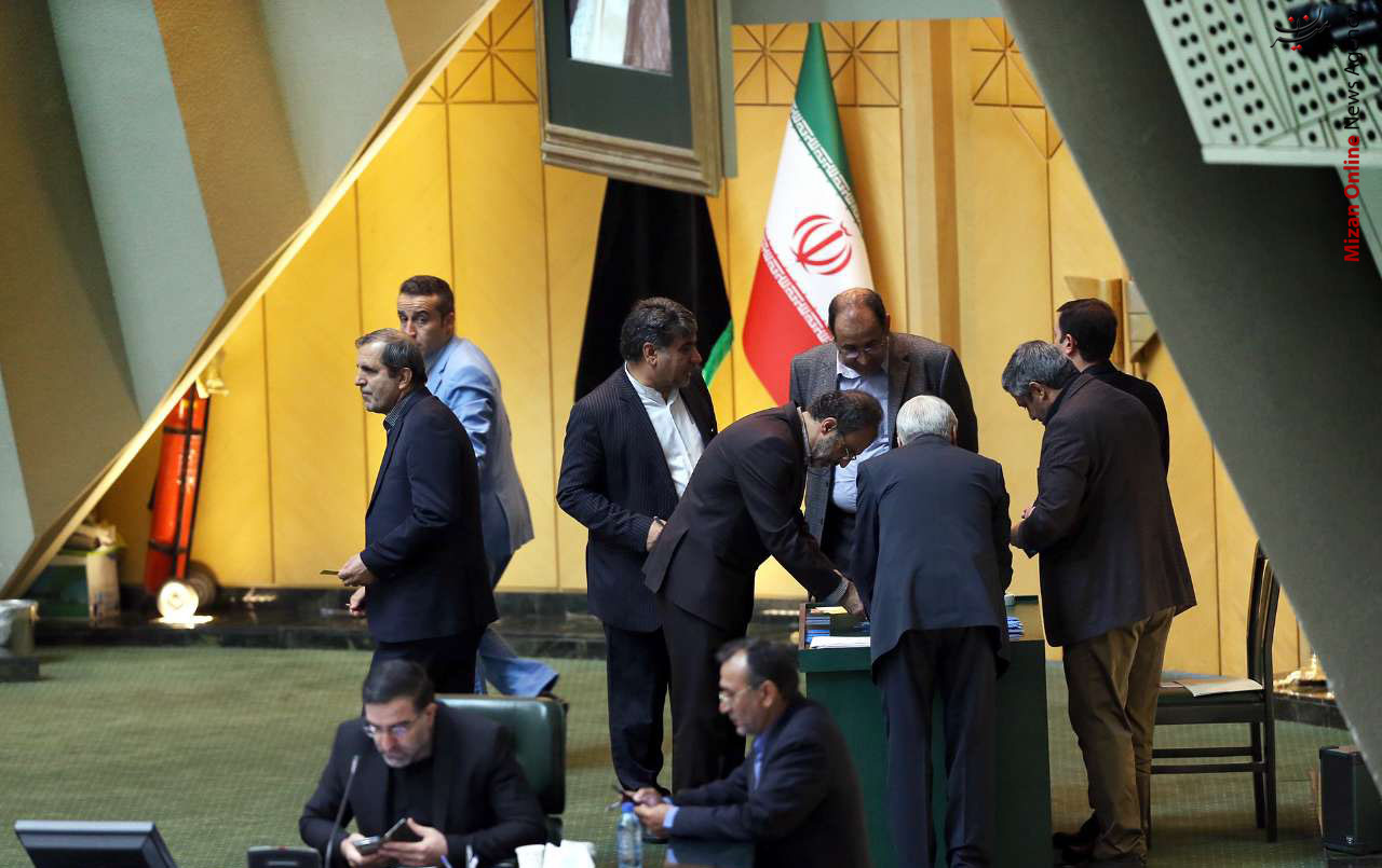حاشیههای جلسه علنی امروز مجلس حاشیههای جلسه علنی امروز مجلس +عکس