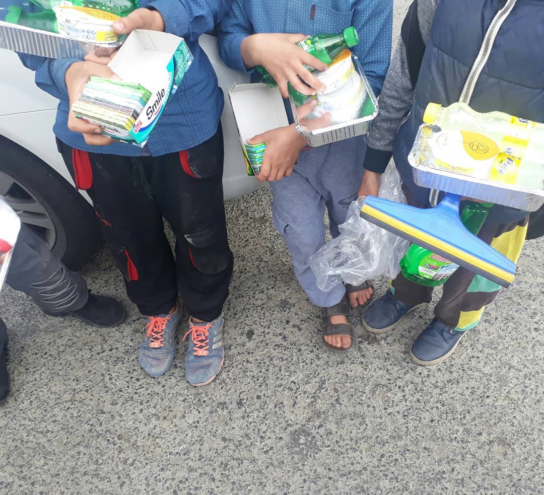 یک لقمه نان برای کودکان کار/پنج شنبههای مهربانی در کرج /قرار بود یک ماه بیشتر زنده نباشم یک لقمه نان برای کودکان کار/پنج شنبههای مهربانی در کرج /قرار بود یک ماه بیشتر زنده نباشم
