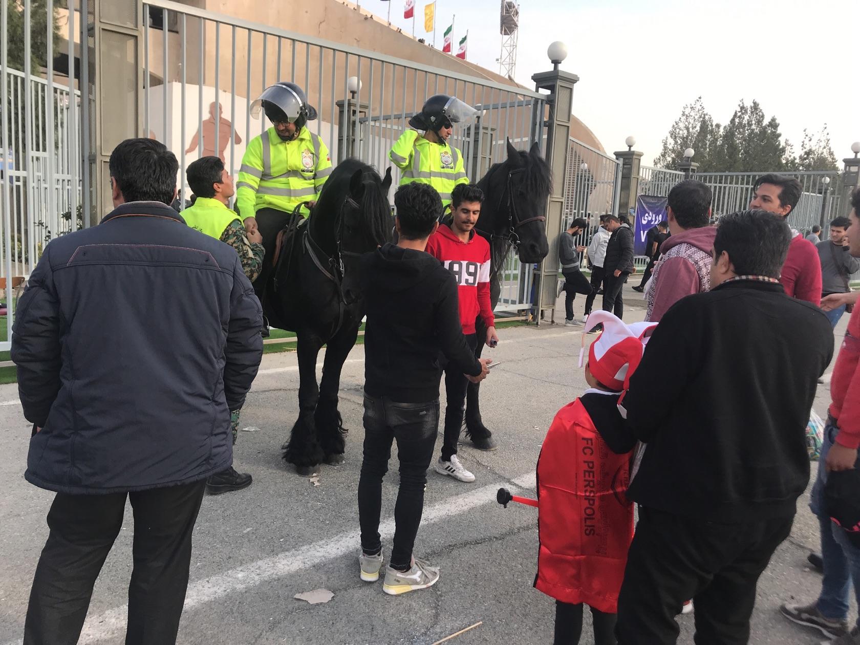 درخواست هواداران از وزارت ورزش / رئیس فدراسیون قطر تماشاگر ویژه فینال/ظرفیت ورزشگاه آزادی تکمیل شد + تصاویر