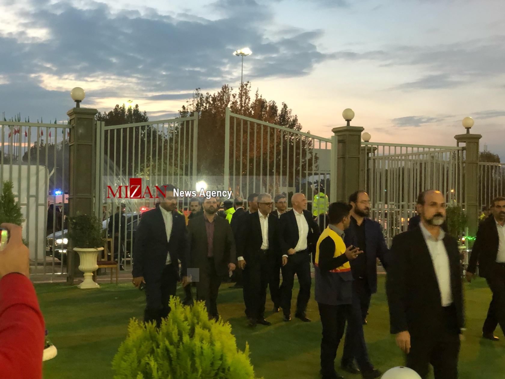 تشویق شدید برانکو هنگام دور افتخار توسط هواداران/ رئیس فدراسیون قطر تماشاگر ویژه فینال/ظرفیت ورزشگاه آزادی تکمیل شد + تصاویر