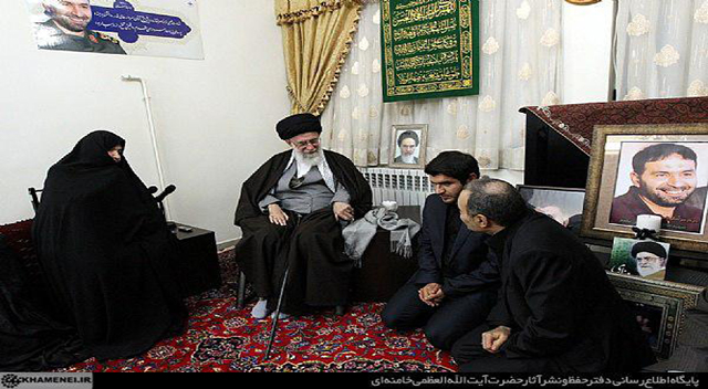 تصاویری از حضور رهبرانقلاب در منزل شهید طهرانی مقدم + فیلم تصاویری از حضور رهبرانقلاب در منزل شهید طهرانی مقدم + فیلم