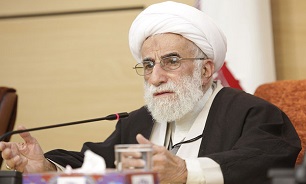 موانع زیادی در زمینه تولید هست که دولت باید جداً و مؤکداً برای رفع آن‌ها همت کند/پرداختن به اموری دیگر از قانونگذاری و برنامه‌ریزی شایسته نمایندگان نیست