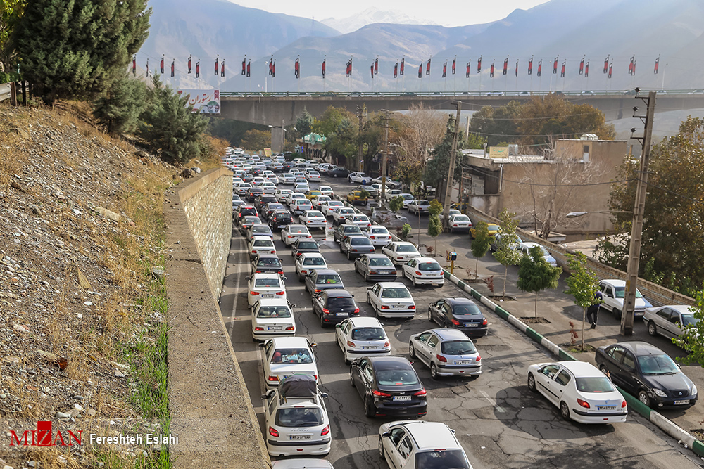ترافیک سنگین  در آزادراه کرج-تهران / باران  جاده های استان گیلان را لغزنده کرد