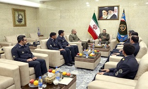 نشست هم‌اندیشی سرلشکر موسوی با تعدادی از درجه‌داران قرارگاه پدافند هوایی خاتم‌الانبیا(ص) برگزار شد