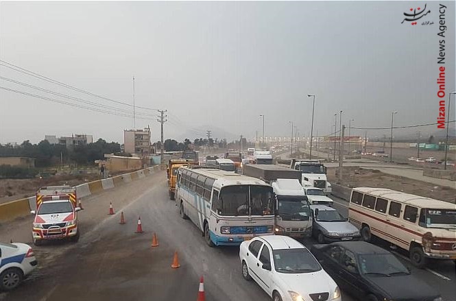 واژگونی تانکر 30 هزار لیتری در جاده خاوران واژگونی تانکر 30 هزار لیتری در جاده خاوران+عکس