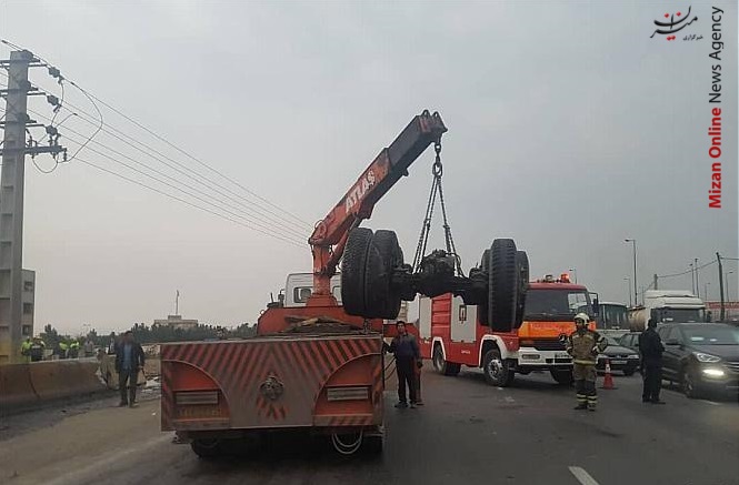 واژگونی تانکر 30 هزار لیتری در جاده خاوران واژگونی تانکر 30 هزار لیتری در جاده خاوران+عکس