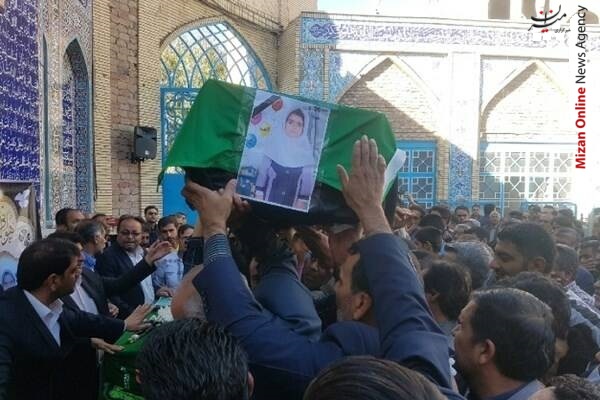 پیکرهای ۳ دانشآموز زاهدانی به خاک سپرده شدند پیکرهای ۳ دانشآموز زاهدانی به خاک سپرده شدند+عکس