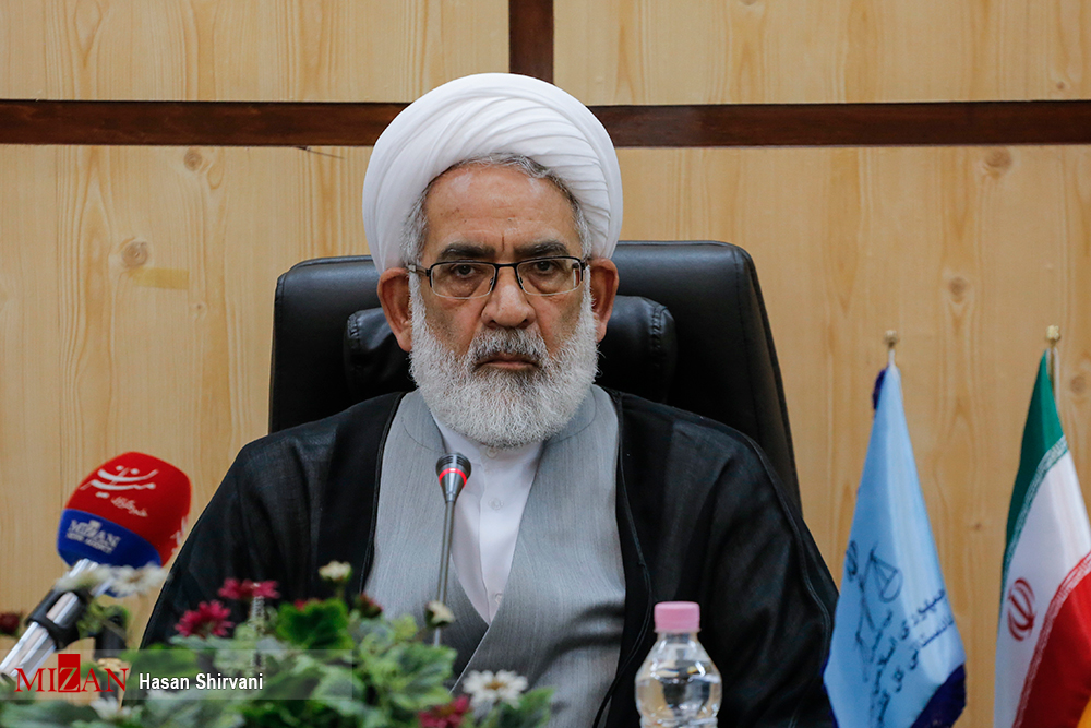 مدیریت نباید دست کسی که معتقد به استفاده از دو تابعیتی‌هاست، باشد/ پای صیانت از حقوق عامه می ایستیم/ آیا امروز گلوگاه‌های اقتصادی در دست مردان جنگ اقتصادی کشور است؟