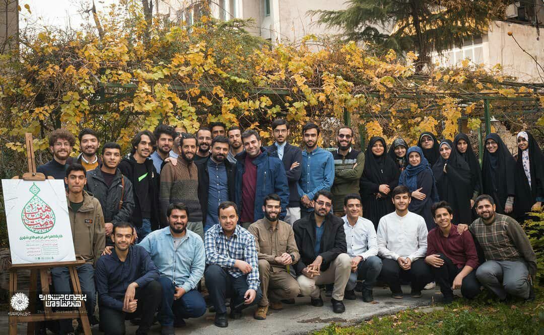 تلفیق هنر و صنعت در تولید پرچم و کتیبه ضروری است تلفیق هنر و صنعت در تولید پرچم و کتیبه ضروری است