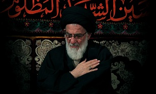 اقامه نماز بر پیکر  آیت‌الله هاشمی شاهرودی به امامت مقام معظم رهبری
