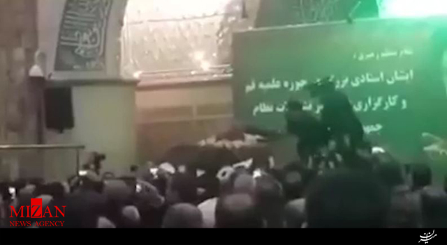 لحظه ورود پیکر آیت الله هاشمی شاهرودی به مسجد امام صادق (ع) +فیلم