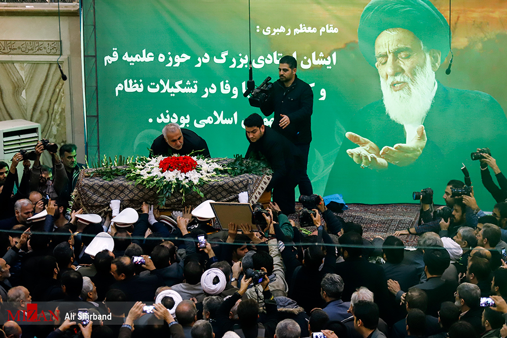 اقامه نماز بر پیکر آیتالله هاشمیشاهرودی توسط ولی امرمسلمین جهان تا دقایقی دیگر اقامه نماز بر پیکر آیتالله هاشمیشاهرودی توسط ولی امرمسلمین جهان تا دقایقی دیگر