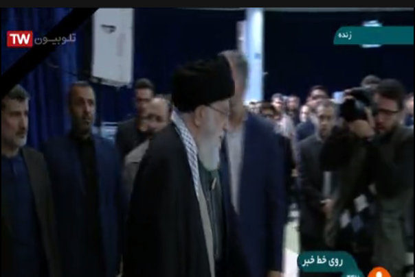 اقامه نماز بر پیکر آیتالله هاشمیشاهرودی توسط ولی امرمسلمین جهان + تصاویر اقامه نماز بر پیکر آیتالله هاشمیشاهرودی توسط ولی امرمسلمین جهان + تصاویر