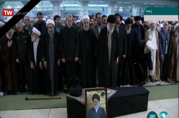 اقامه نماز بر پیکر آیتالله هاشمیشاهرودی توسط ولی امرمسلمین جهان + تصاویر اقامه نماز بر پیکر آیتالله هاشمیشاهرودی توسط ولی امرمسلمین جهان + تصاویر