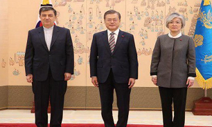 تقدیم استوارنامه سفیر جدید ایران در کره جنوبی به رئیس جمهور