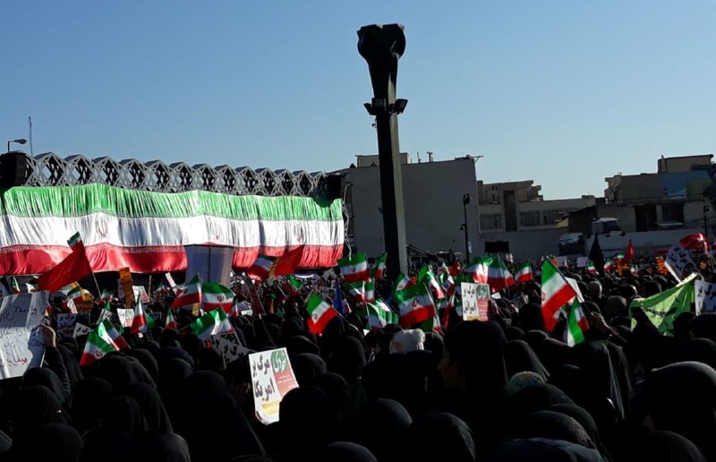 طنین شعار «مرگ بر فتنه‌گر» در مراسم گرامیداشت «یوم‌الله ۹ دی‌»/ آغاز مراسم با حضور گسترده مردم+ حاشیه‌ها و تصاویر