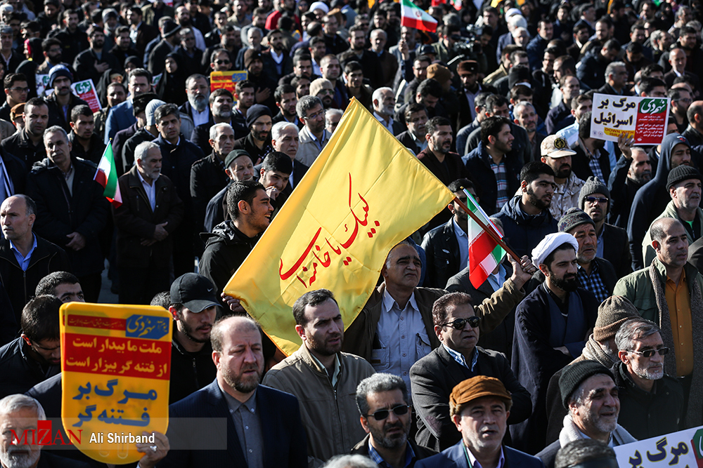 طنین شعار «مرگ بر فتنه‌گر» در مراسم گرامیداشت «یوم‌الله ۹ دی‌»/ چهل سال ولایتمداری، بصیرت و استقامت با حضور گسترده مردم ایران اسلامی + حاشیه‌ها و تصاویر