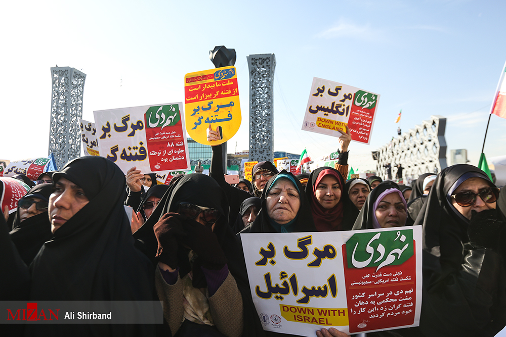 طنین شعار «مرگ بر فتنه‌گر» در مراسم گرامیداشت «یوم‌الله ۹ دی‌»/ چهل سال ولایتمداری، بصیرت و استقامت با حضور گسترده مردم ایران اسلامی + حاشیه‌ها و تصاویر