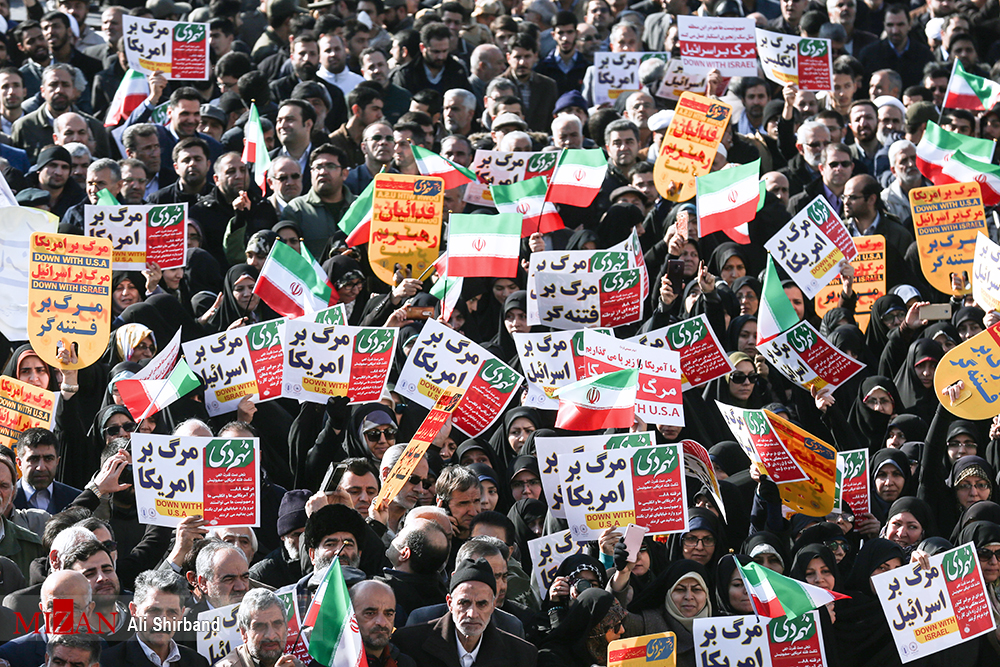 طنین شعار «مرگ بر فتنه‌گر» در مراسم گرامیداشت «یوم‌الله ۹ دی‌»/ چهل سال ولایتمداری، بصیرت و استقامت با حضور گسترده مردم ایران اسلامی + حاشیه‌ها و تصاویر