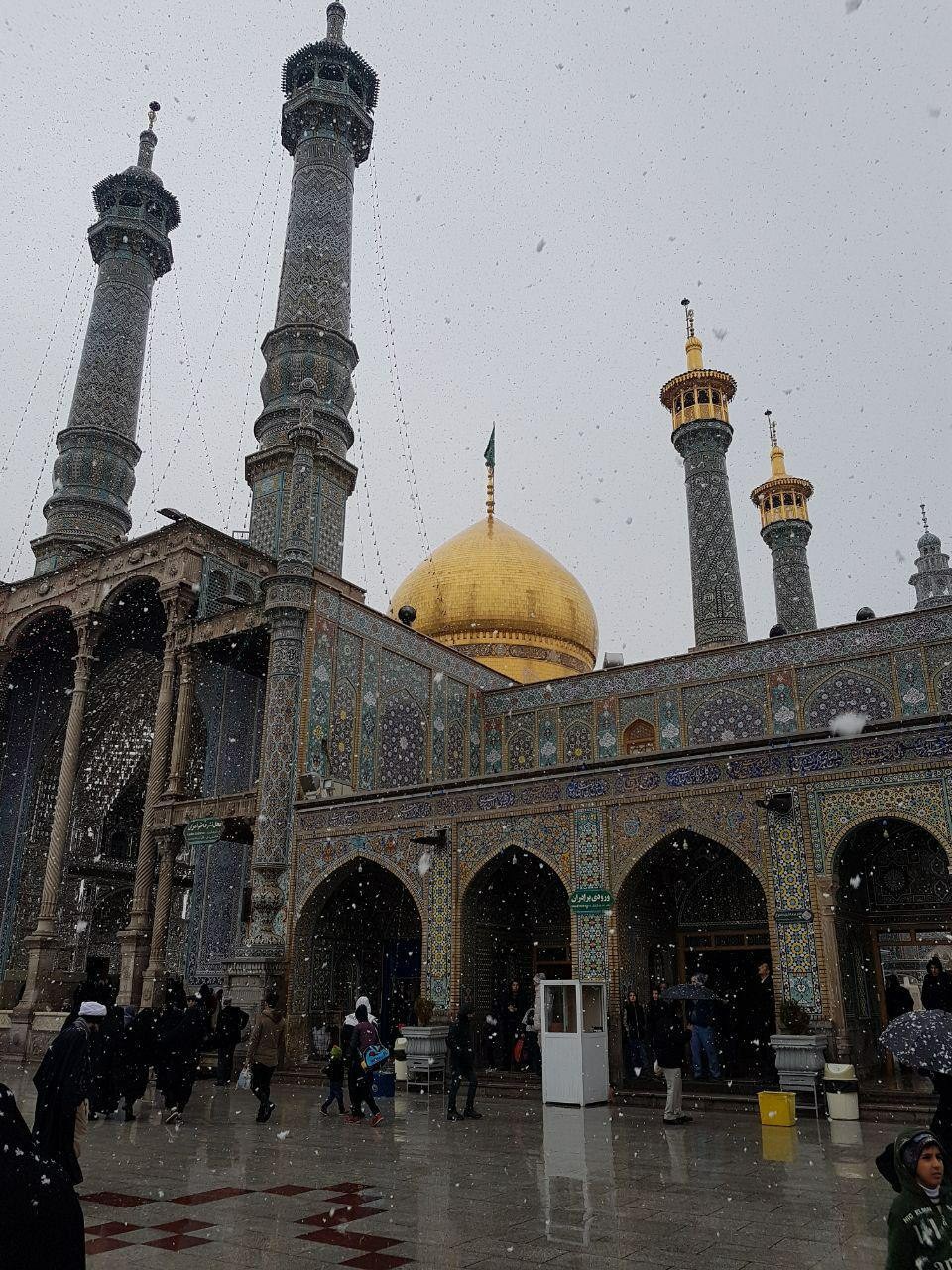 تصویری زمستانی از آستان حرم حضرت عبدالعظیم حسنی(ع) تصویری زمستانی از آستان حرم حضرت عبدالعظیم حسنی(ع)